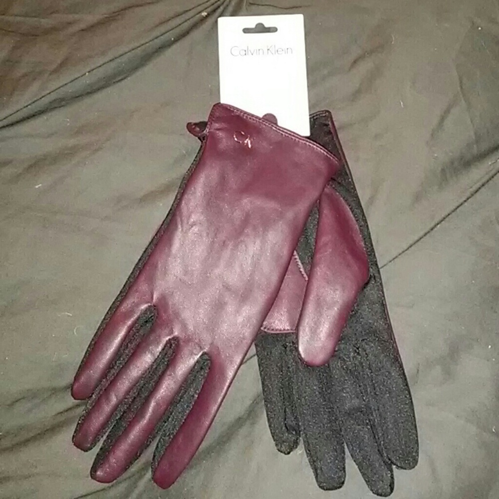 Womens, Calvin Klein gloves.